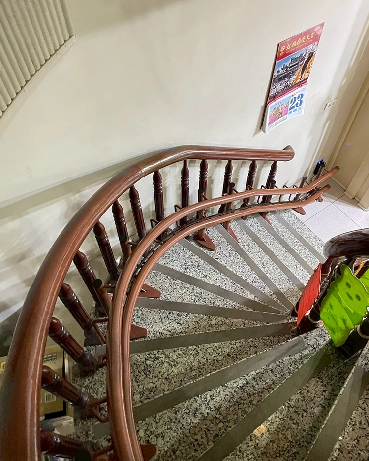 Arc-staircase-Curved-red-1Fto2F (4)